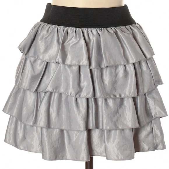 Material Girl Silver Metallic Ruffled Mini Skirt - Picture 4 of 12